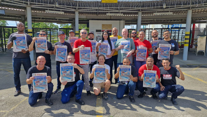 São José dos Campos'taki General Motors fabrikasında CSP-Conlutas üyesi işçiler