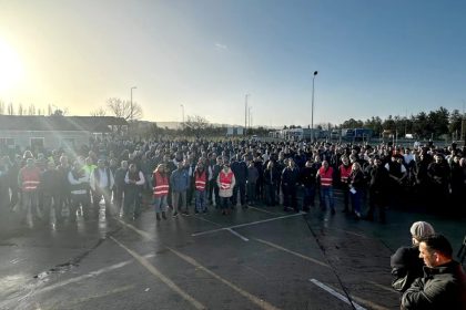 Portekiz'de genel greve çıkan işçiler