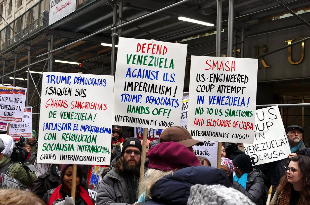 Venezuela'yı savunalım!