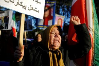 İranlı protestocu aileler, kayıp yakınları için sesleniyor