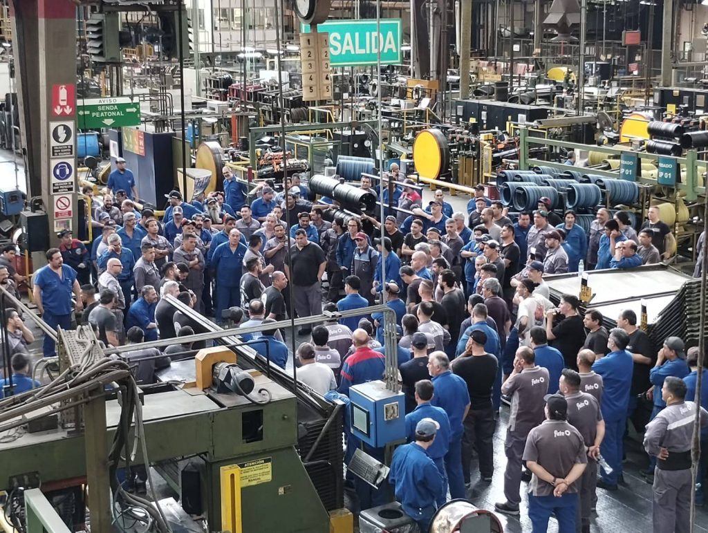 Arjantinli işçiler yeni işçi düşmanı reforma karşı ayakta.