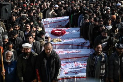 Pakistan'da intihar saldırıları sonrası cenaze töreni