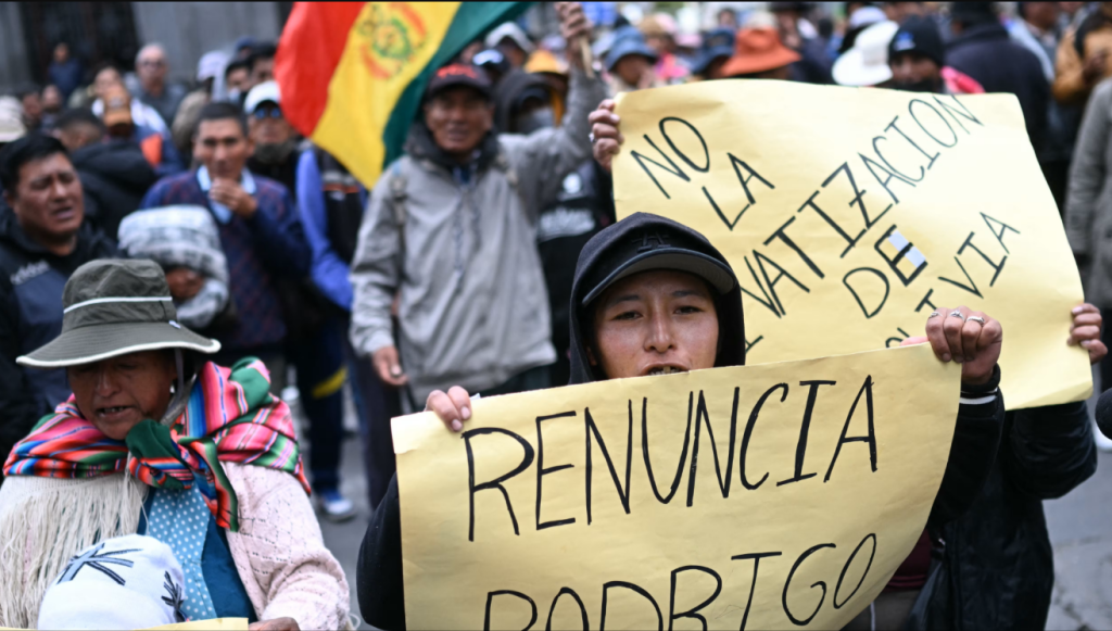 Bolivya'da devlet başkanına yönelik "Rodrigo İstifa" çağrıları