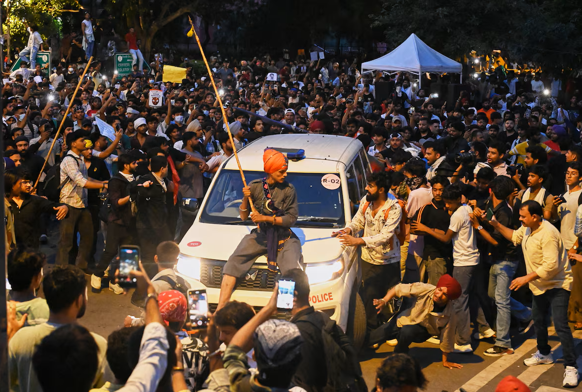 Hindistan'da Gençlik İsyanı